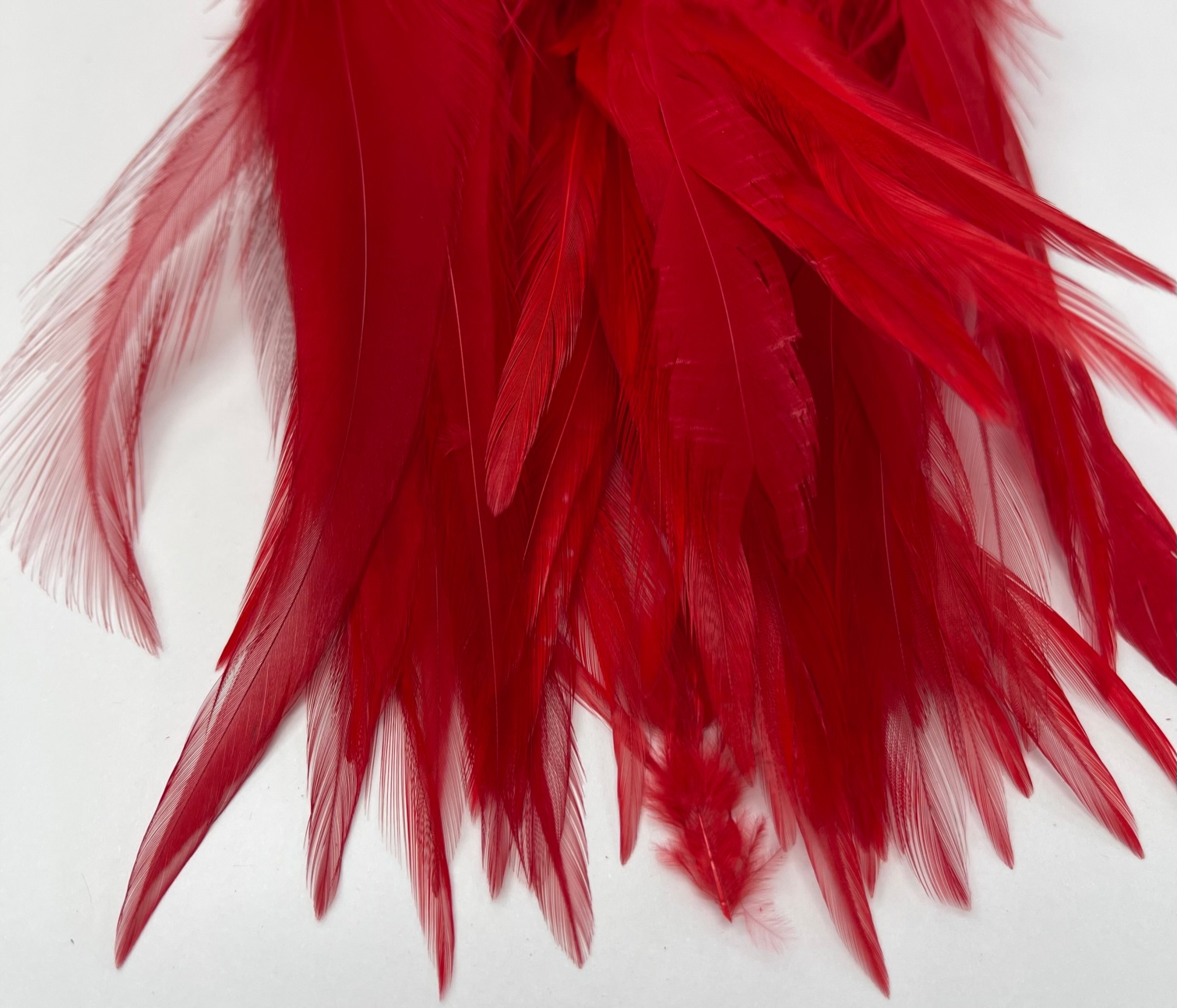 Wapsi Strung Rooster Saddles Long - Red/White